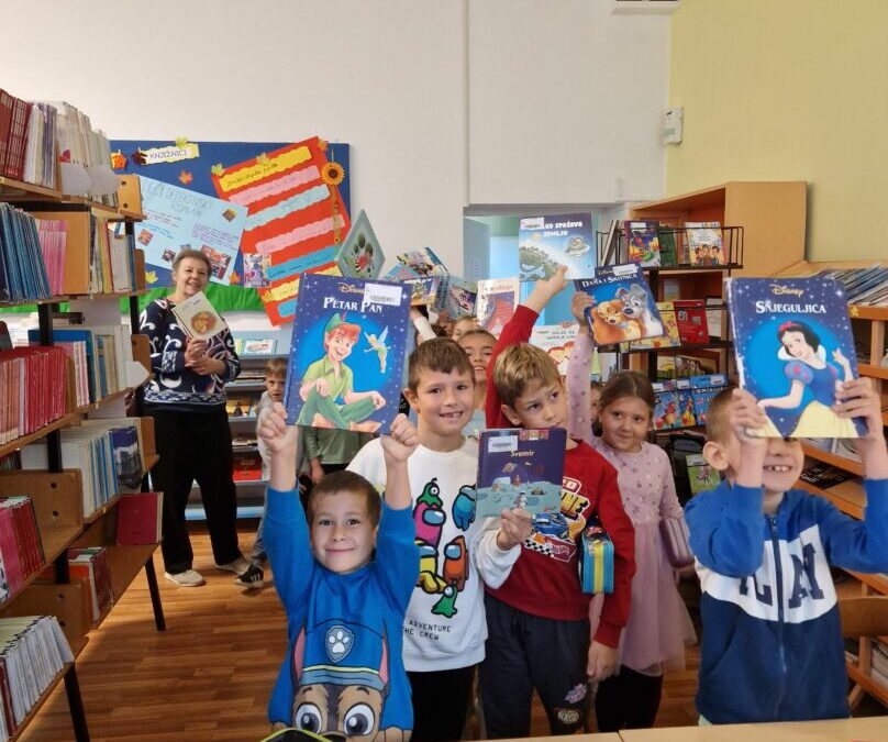 Prvašići u školskoj knjižnici