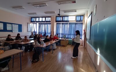 Predavanje policijske službenice o opasnosti interneta