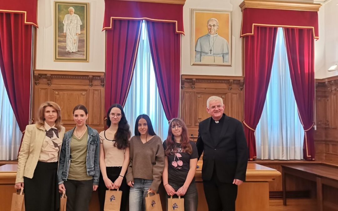 Naša ekipa Vjeronaučne olimpijade na  svečanom prijemu  u nadbiskupiji